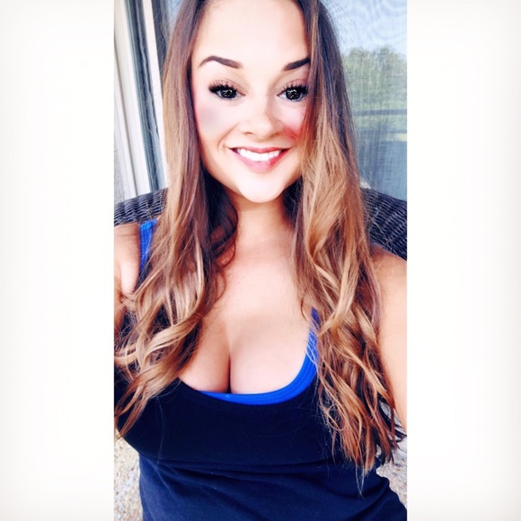 Meet Poshmark Ambassador, Chelsea! - Picture 2 of 10